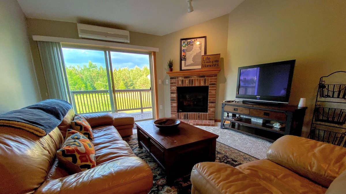 Bretton Woods Apartment | S38 Great location for your White Mtns getaway, close to Cog, Mt Washington Hotel, 1 min to skiing!