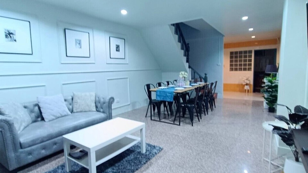 Phra Khanong Nuea House | S81 10mins BTS Skytrain Onnut station Free wi-fi 7-11
