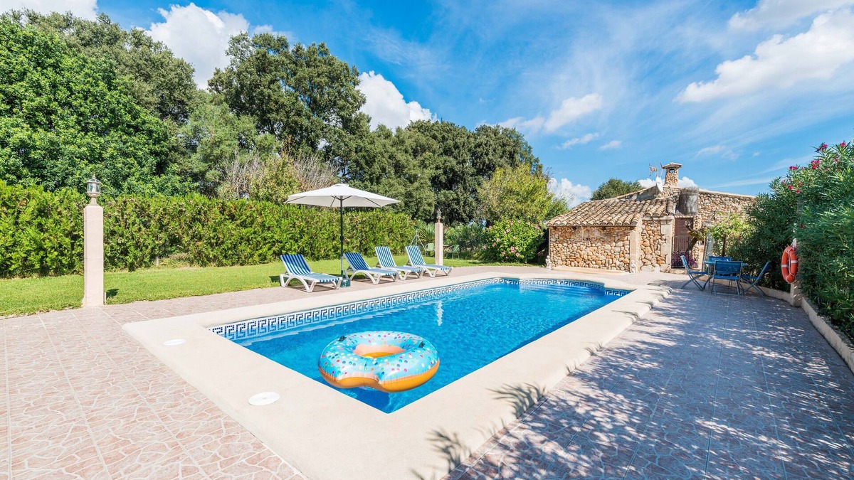 Buger Villa | SA FIGUERA BLANCA - Great traditional villa with private pool in inland Majorca.