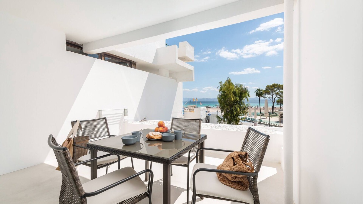 Alcudia House | SA NACR - Fantastic and modern apartment with sea views and 50 meters from the beach. Idea