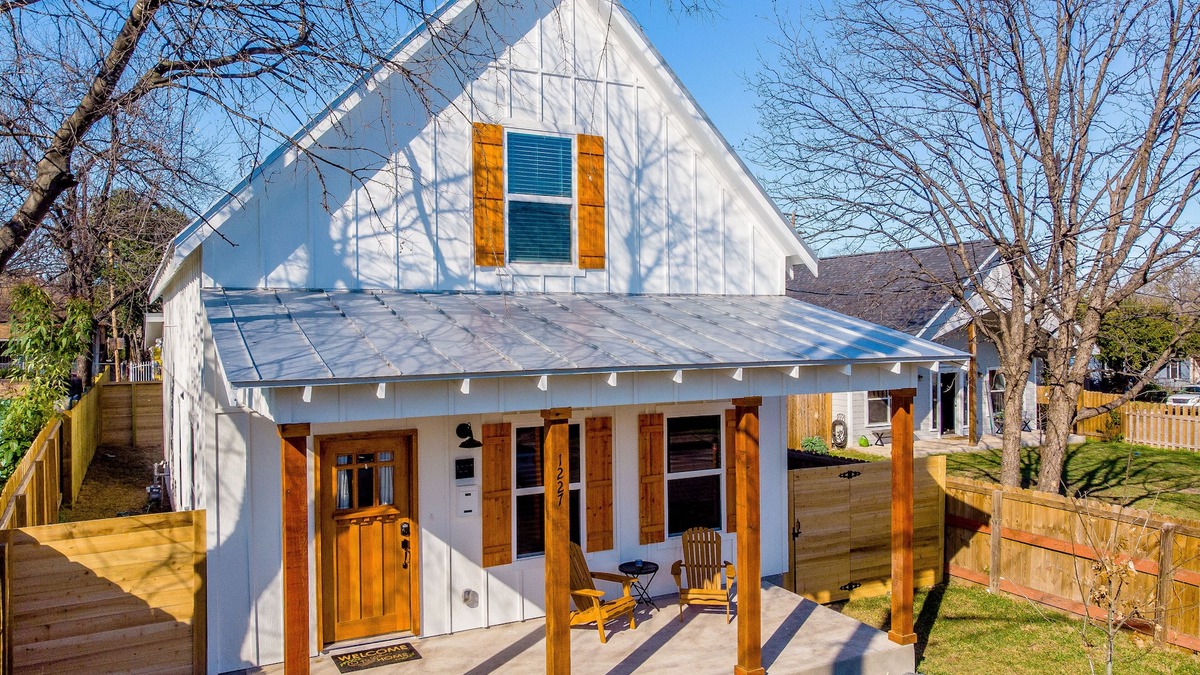 Government Hill House | SA Urban Farmhouse + min. To Pearl & River Walk