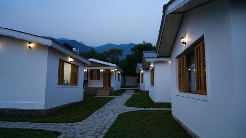 Suja Hotel | Saanjh Cottages