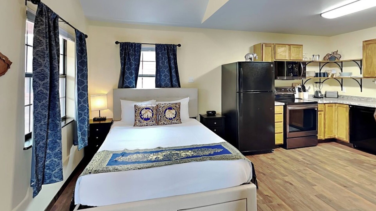Rockport House | SabaiDii Guesthouse B | Cozy, Garden Views