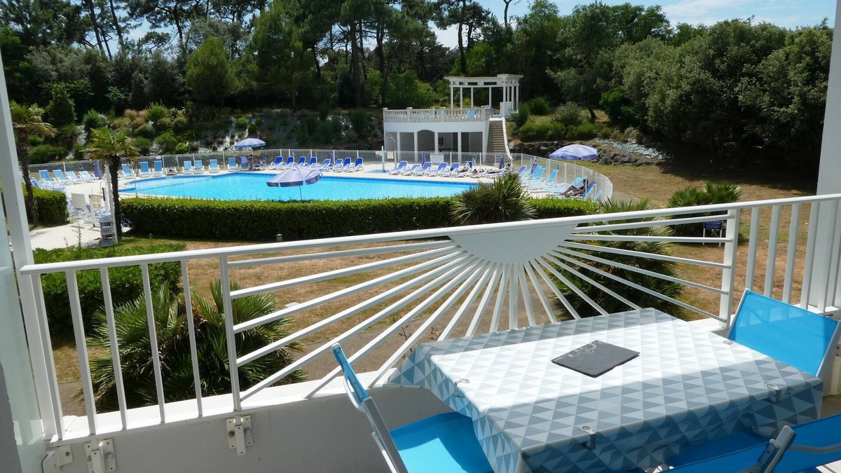 Les Sables d'Olonne Apartment | Sables d'Olo. Superb T3, classified 3*, 7mn walk from the sea and the thalasso.