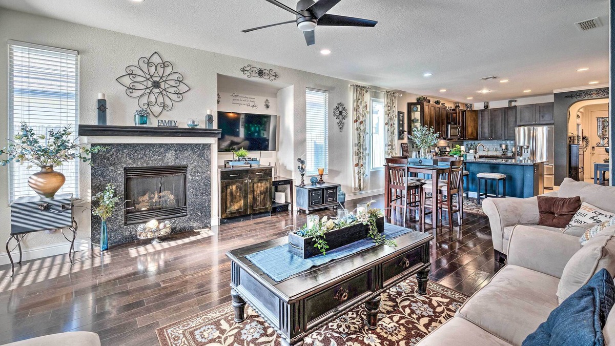 Regency Park House | Sacramento Getaway ~ 10 Mi to Dtwn!