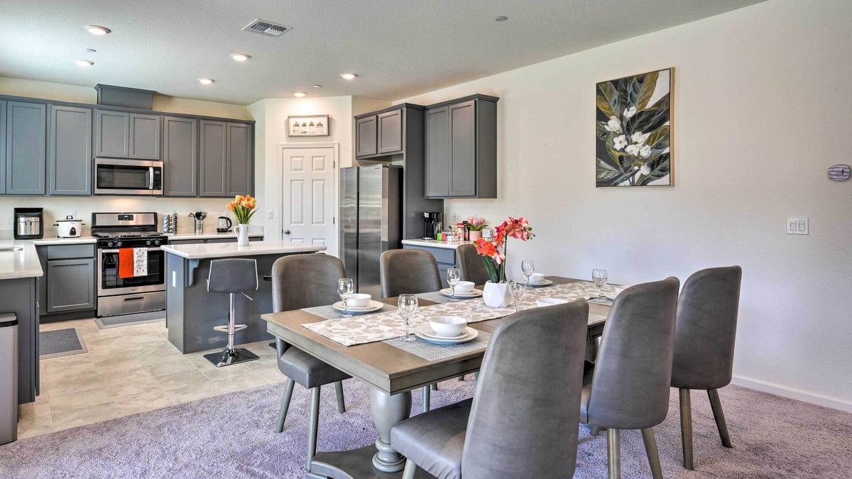 Hood House | Sacramento Retreat w/Yard ~ 13 Mi to Dtwn!