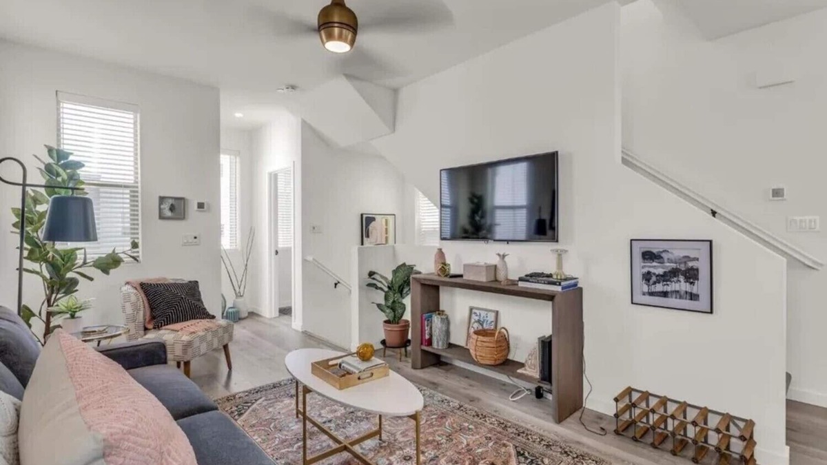 Southwestern Sacramento House | Sacramento Serenity: 2BR Home w/Parking & Laundry