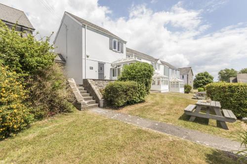 St. Florence House | Saddlers Cottage with indoor pool, tennis court and lots more Tenby area