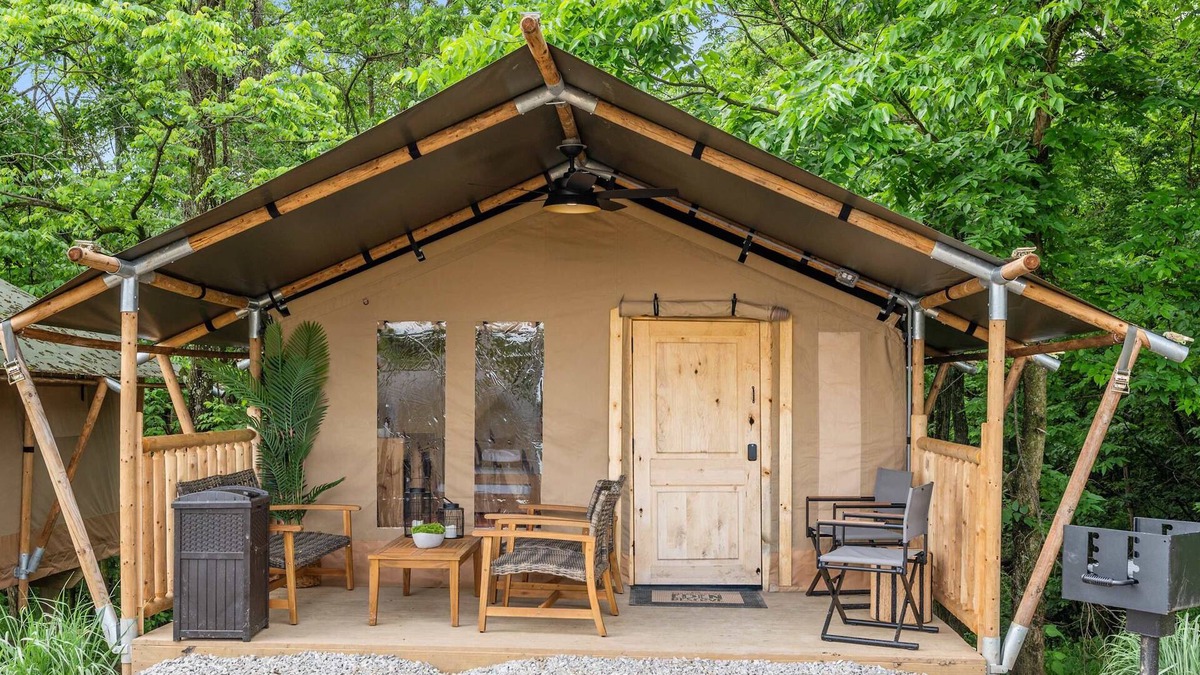 Williamstown RV Rental | Safari Tent F at Eden Reserve - Near Ark