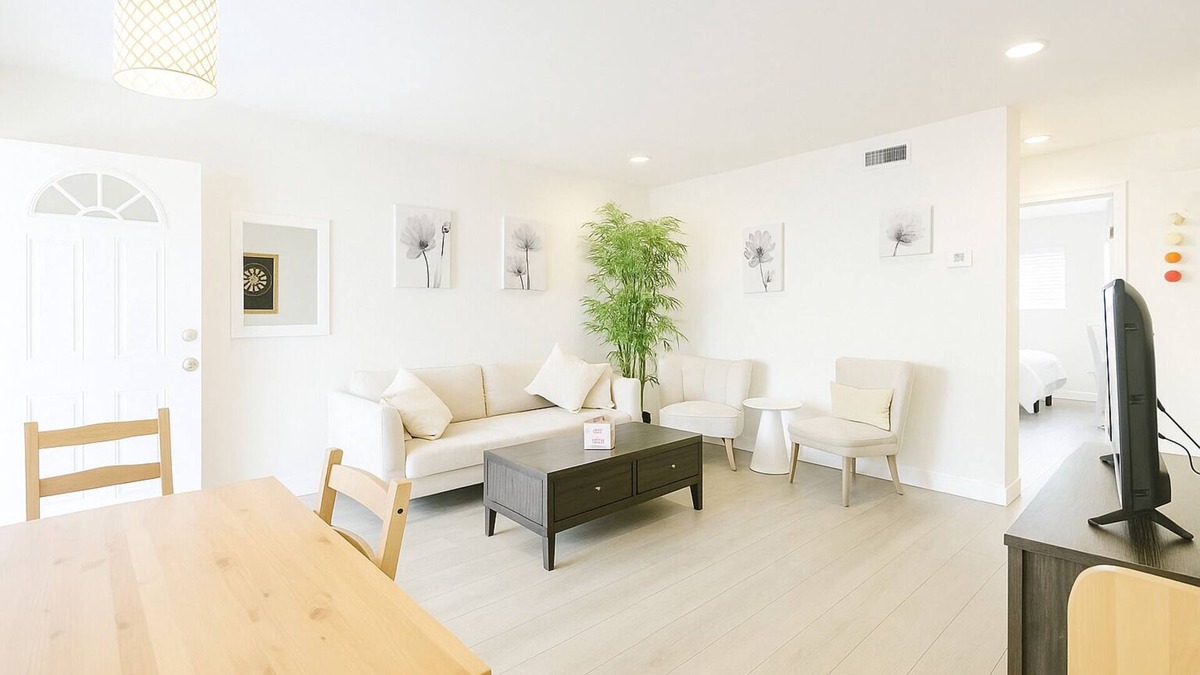 Sunnyvale West Apartment | Safe 2BR Apt w/AC/Washer/Dryer/EV on 1F-Sunnyvale