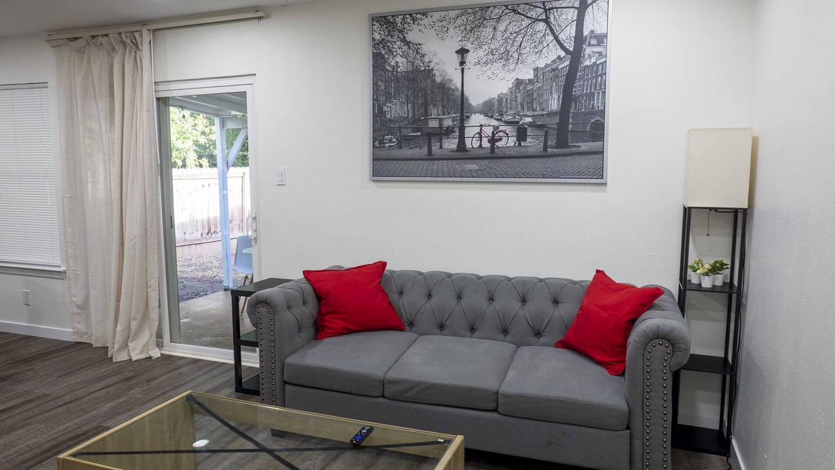 South Manchaca House | Safe and Quiet Neighborhood, Close to Downtown Austin!
