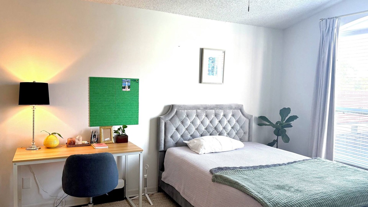 Palm Beach Gardens Apartment | Safe & Quiet Private Room in Palm Beach Gardens with fitness room, AC