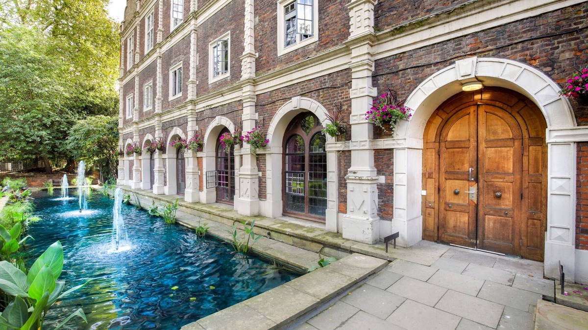 Royal Borough of Kensington and Chelsea Hotel | Safestay London Kensington Holland Park