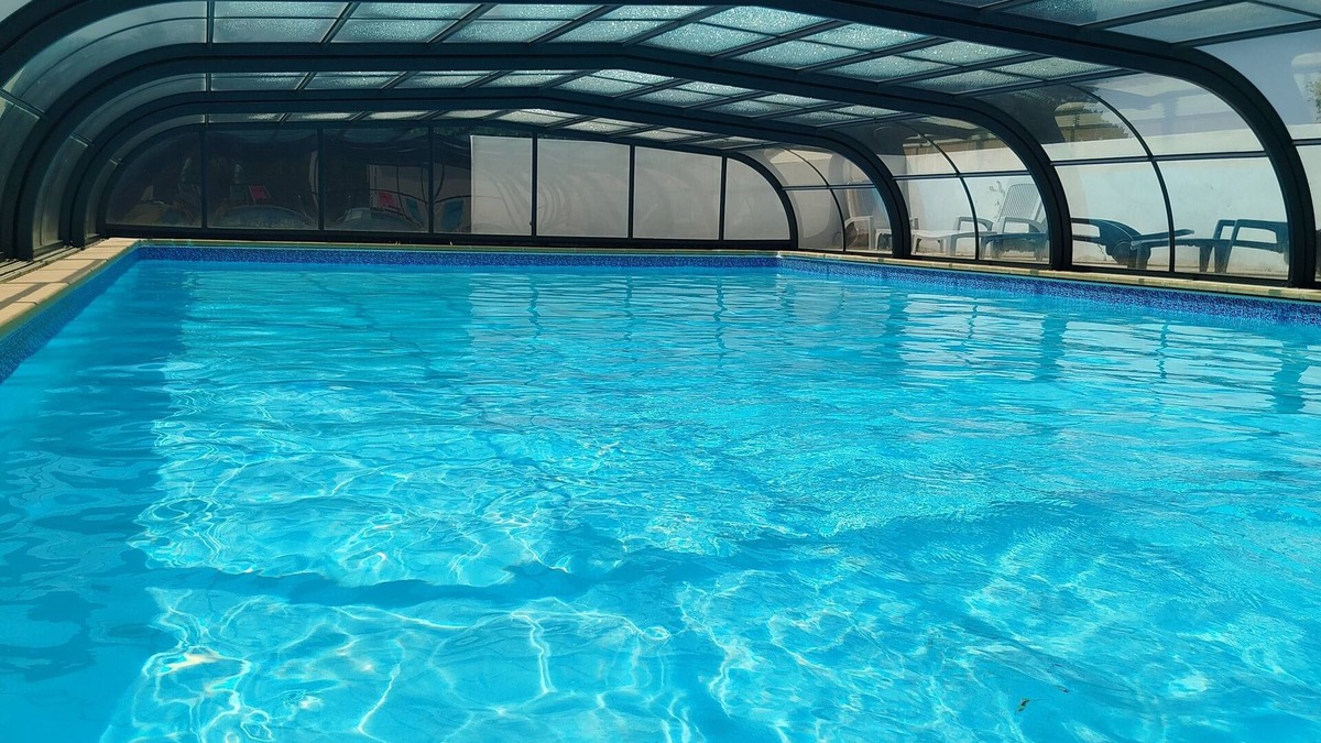 Erdeven House | Saffron house in Erdeven with path to beach, heated pool.