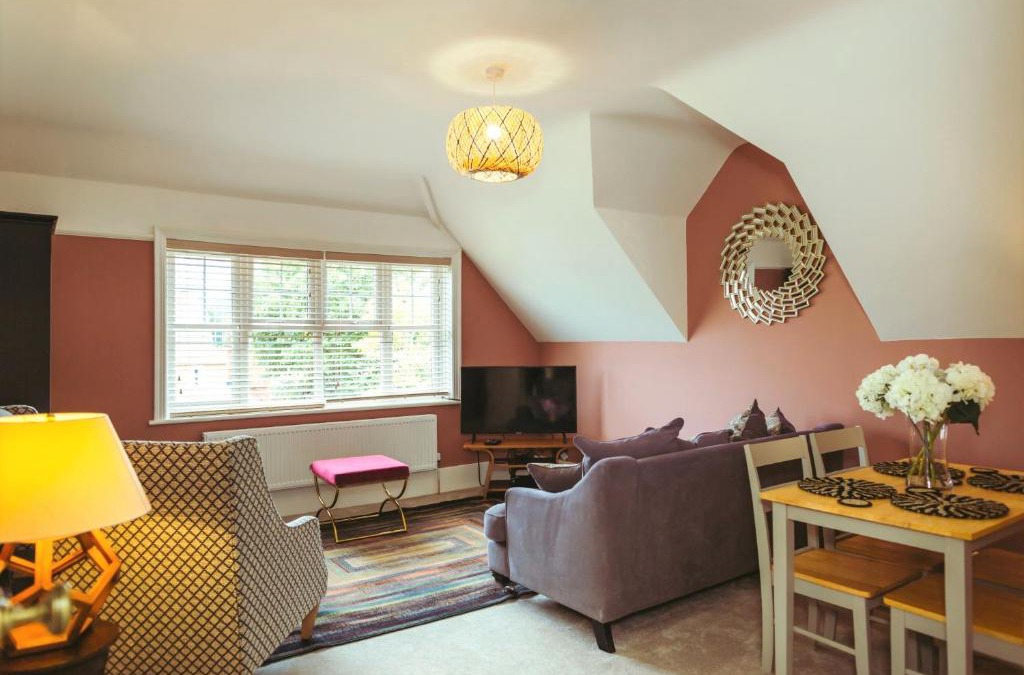 Eastbourne Apartment | Saffrons Sunset - central, chic 2nd floor flat
