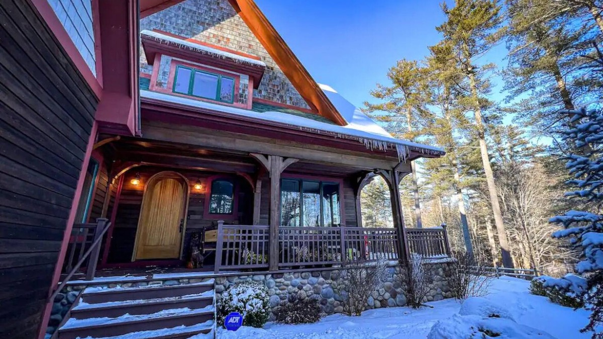 Bolton Landing House | Sagamore Golf House|Wine Cellar|Movie Theater|15 beds|Hot Tub|Pet Friendly|