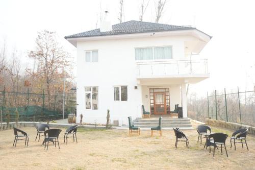 Nishat-Shalimar Cabin | Sahil Lake View