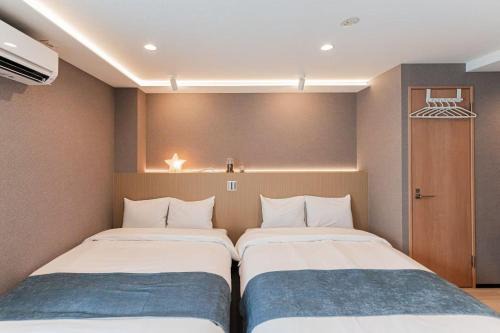Honmachi Apartment | saiei hotel 402