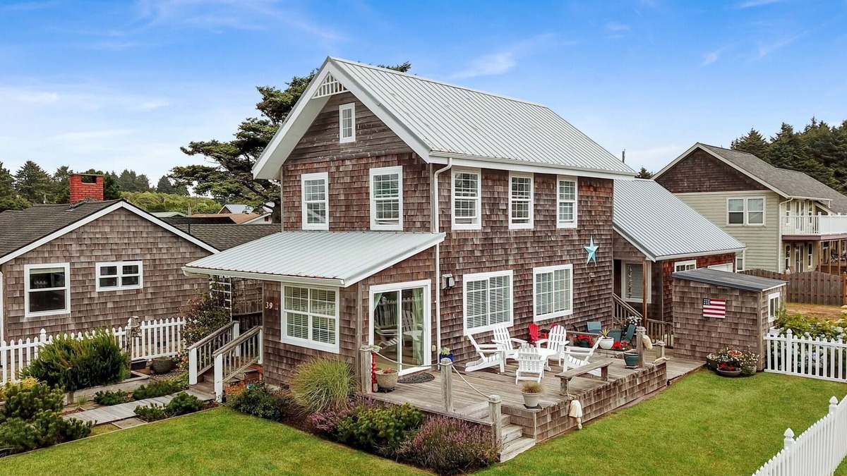 Pacific Beach Cottage | Sail Away Cottage - "This house is FANTASTIC!"
