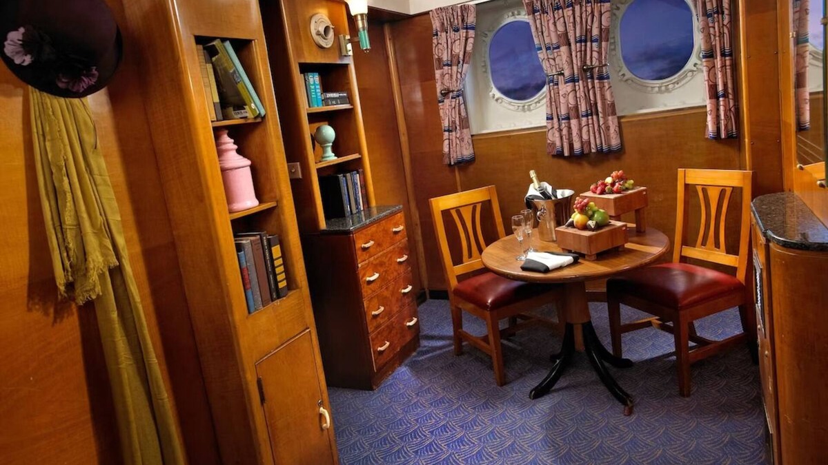 Harbor Hotel | Sail Back in Time! Close to Aquarium of the Pacific and Shoreline Aquatic Park