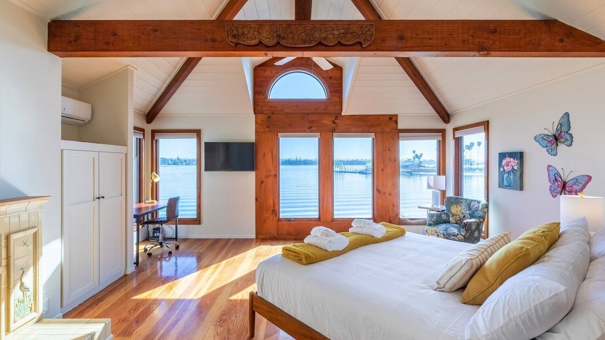 Mission Beach House | Sail Bay Sanctuary with Waterfront Patio & Sunset Views - Bayside Breeze