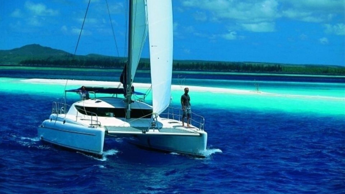 Sag Harbor Boat Rental | *SAIL* YOUR OWN PRIVATE YACHT ! DAYSAILS ON HAMPTONS #1 CATAMARAN