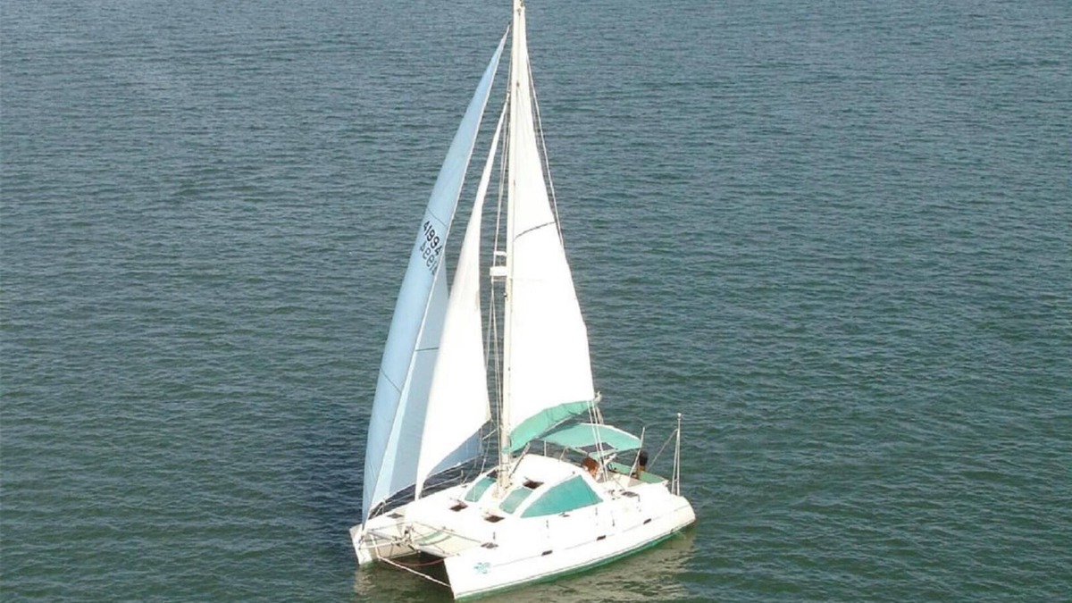 Pensacola Beach Boat Rental | Sailing catamaran vacation rentals in Pensacola Beach