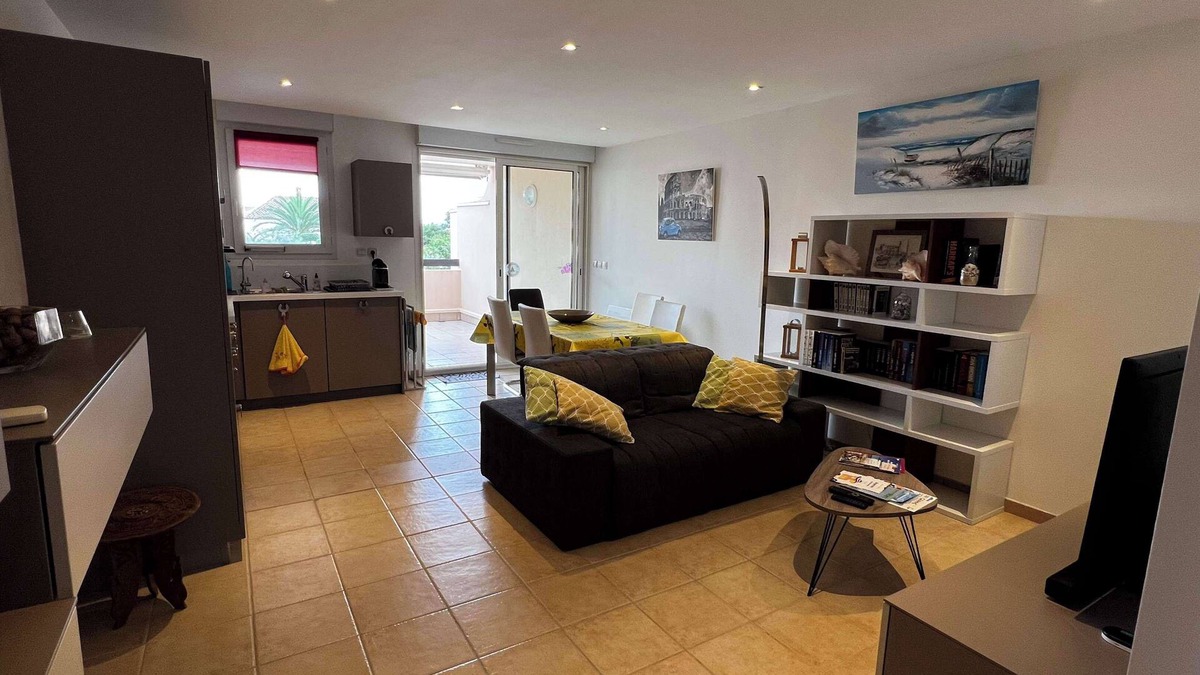 Saint-Cyprien Plage Apartment | Saint Cyprien, Beautiful, Fully renovated 2-bedroom Apt with WiFi, AC, Pool.