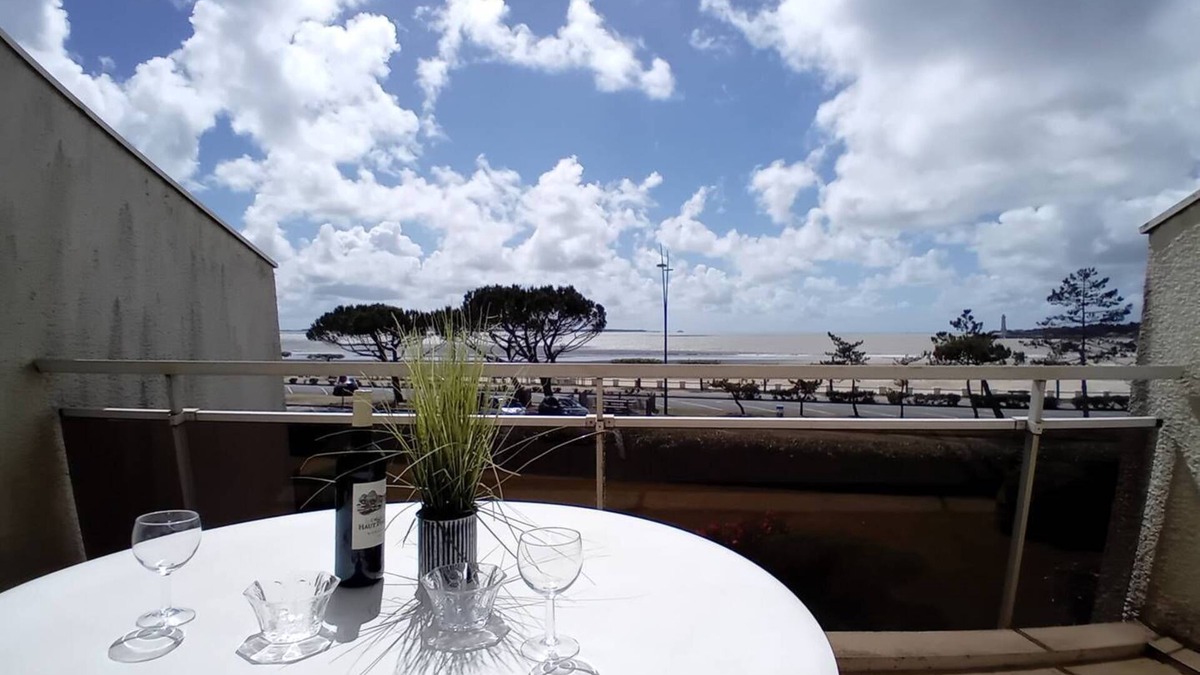 Saint-Georges-de-Didonne Apartment | Saint Georges de Didonne - APARTMENT FACING THE BEACH - Etoile de Mer