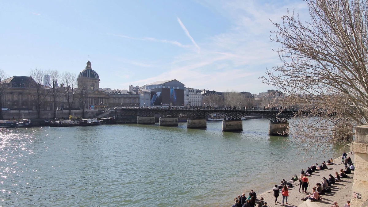 Saint-Germain-des-Pres Apartment | Saint Germain des Prés - Roof Tops - Eiffel Tower - Louvre - Notre Dame views
