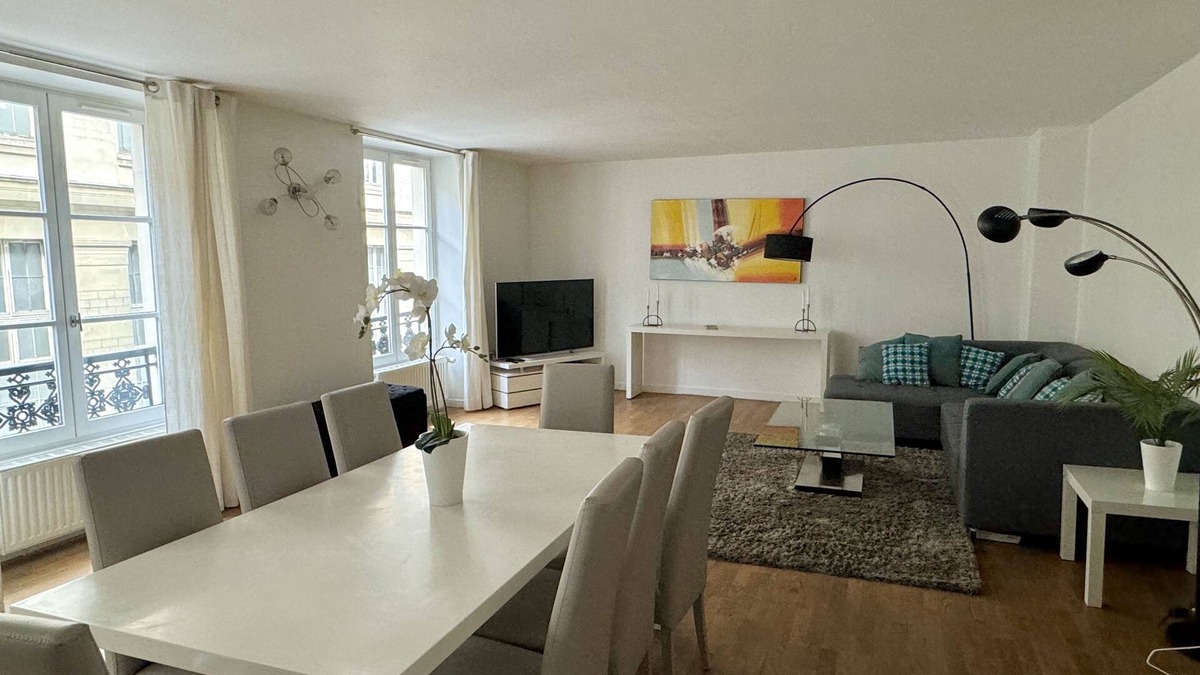 Odeon Apartment | Saint Germain des Pres/Luxembourg Gardens