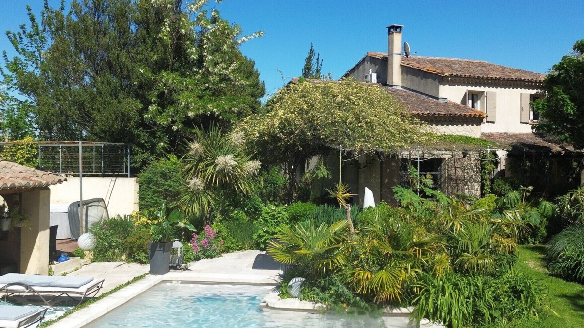 Eyragues Villa | Saint Lary en Provence - spacious holiday house with beautiful prive pool