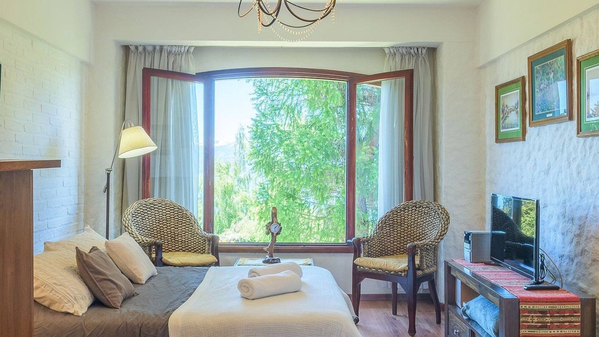 Belgrano House | Saint Moritz Bariloche. Mtn and Lake Views.