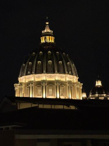 Vatican Apartment | Saint Peter's Sunset View Luxury Apartment