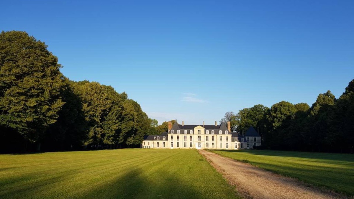 Tosny Apartment | Saint Sulpice - Three Bedroom Apartment, Sleeps 7