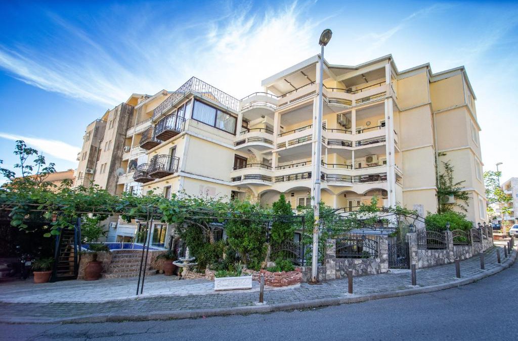 Lazi House | Saki Apartments