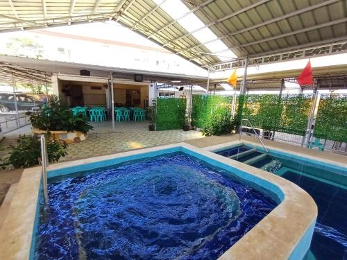 Puerto Princesa City Centre Apartment | Sakura's Pool and Leisure Hub