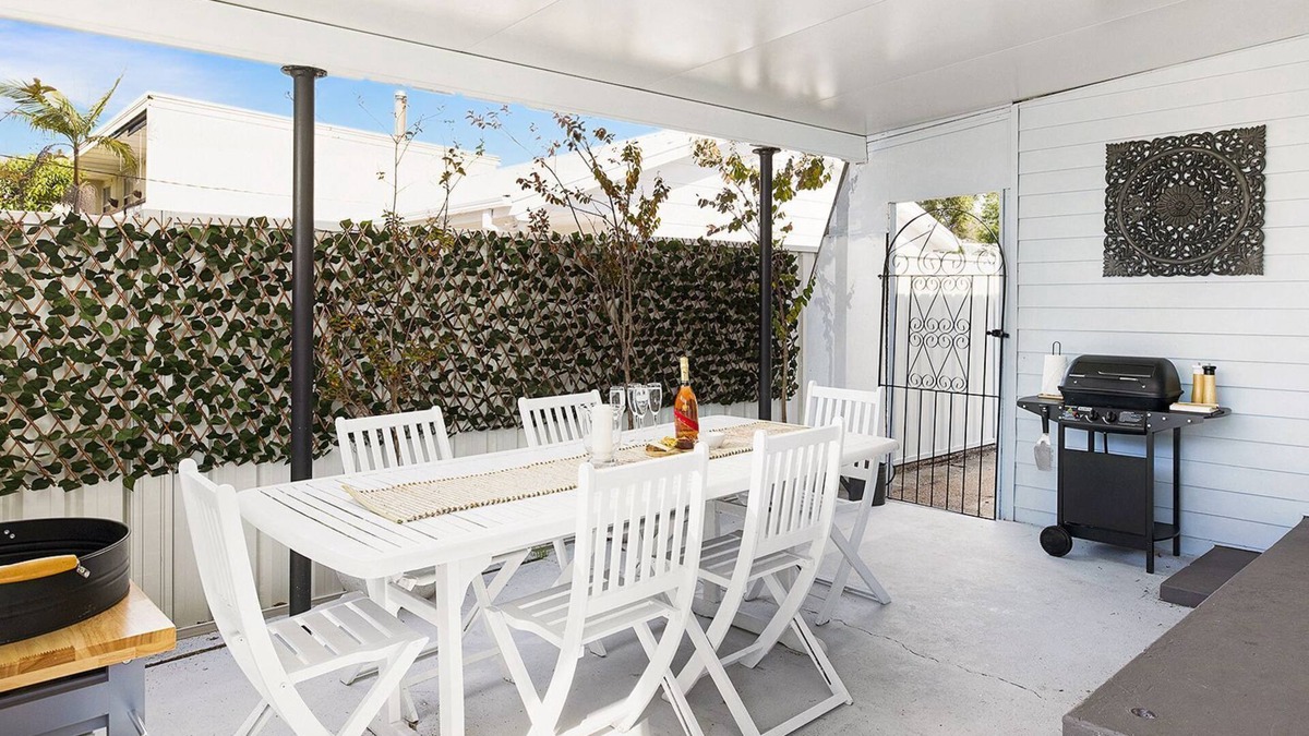 Salamander Bay Cottage | Salamander Sweet - Foreshore Drive