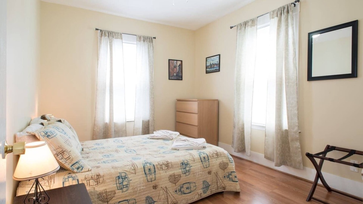 Salem Apartment | Salem Spacious Second Floor 3-4BR!