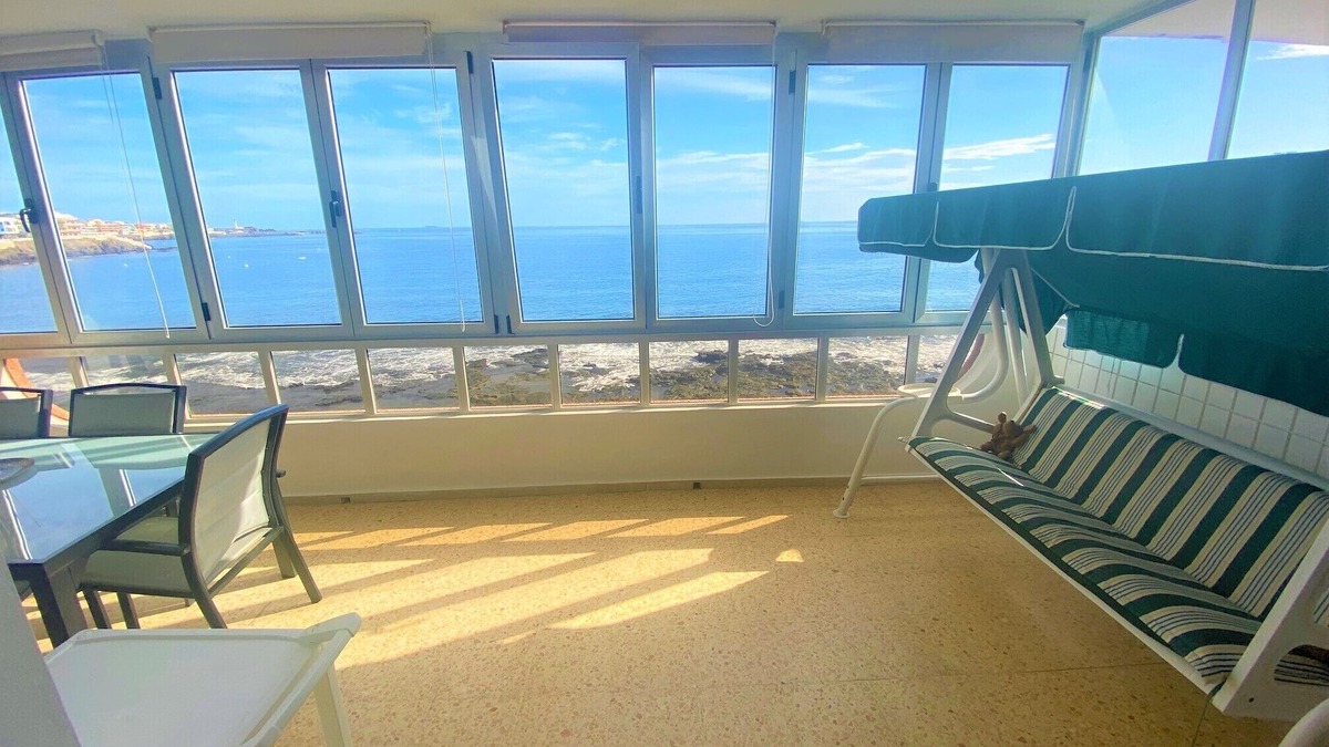 Telde Apartment | Salinetas, first line of the sea and beach for 4 people