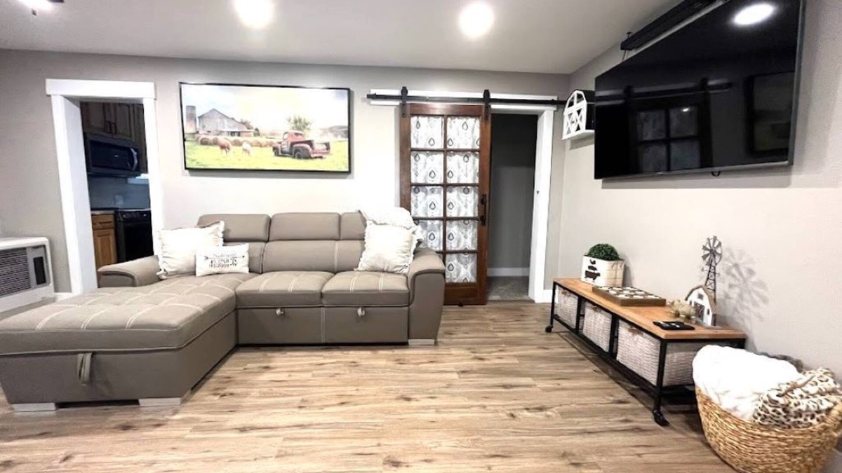 Salmon House | Salmon Goldbug Cottage, hot tub sleeps 8