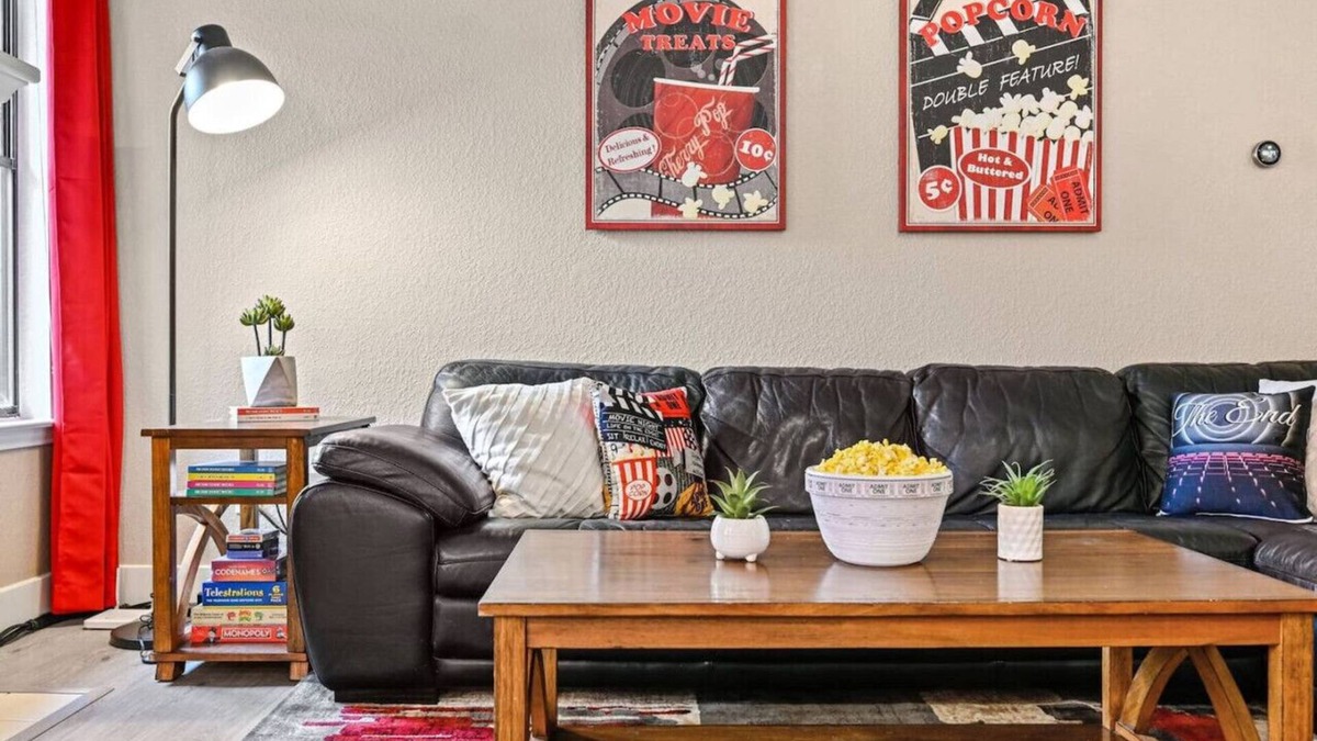 Maple Run House | 'Saloma Place' Pet-Friendly! Large yard! Work Space!