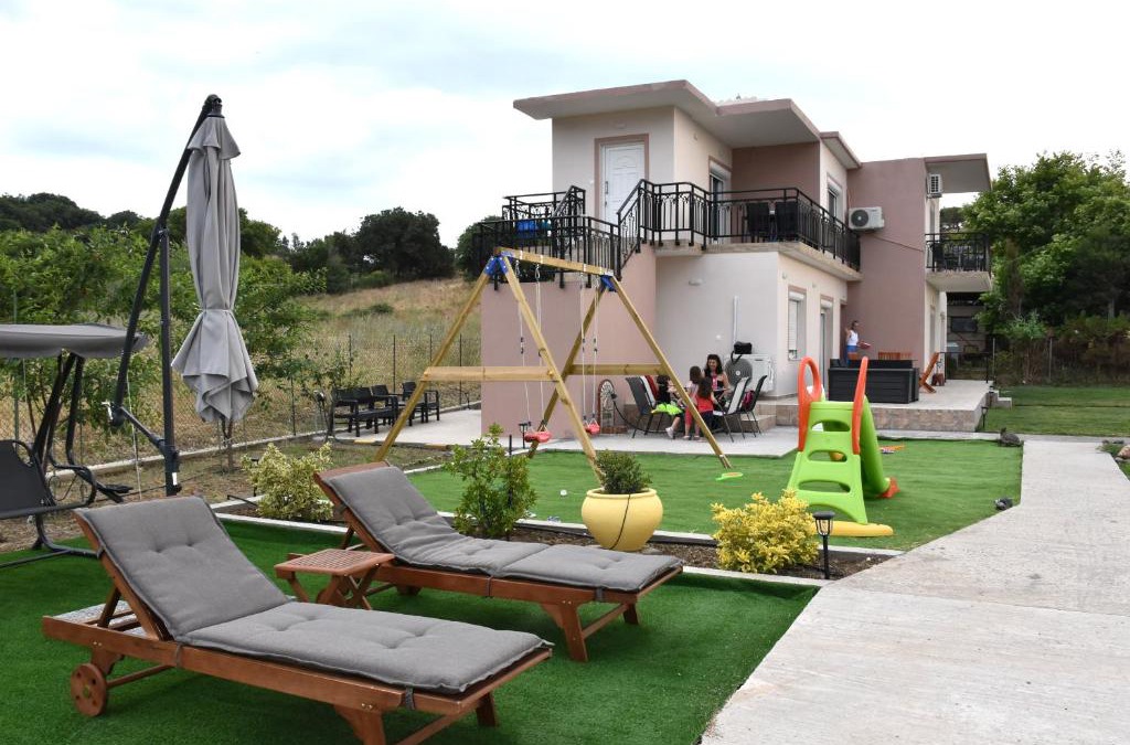 Kamariotissa Apartment | Salt and petals