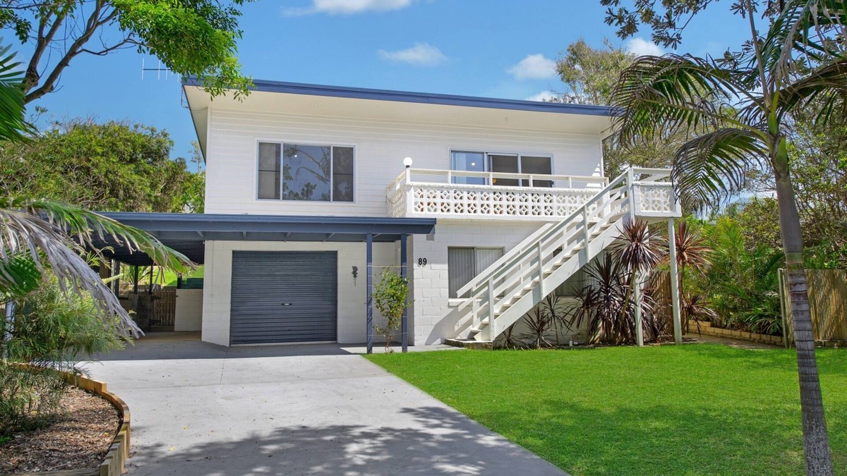 Lake Cathie House | Salt Breeze - ocean, lake and shop central. Pet friendly