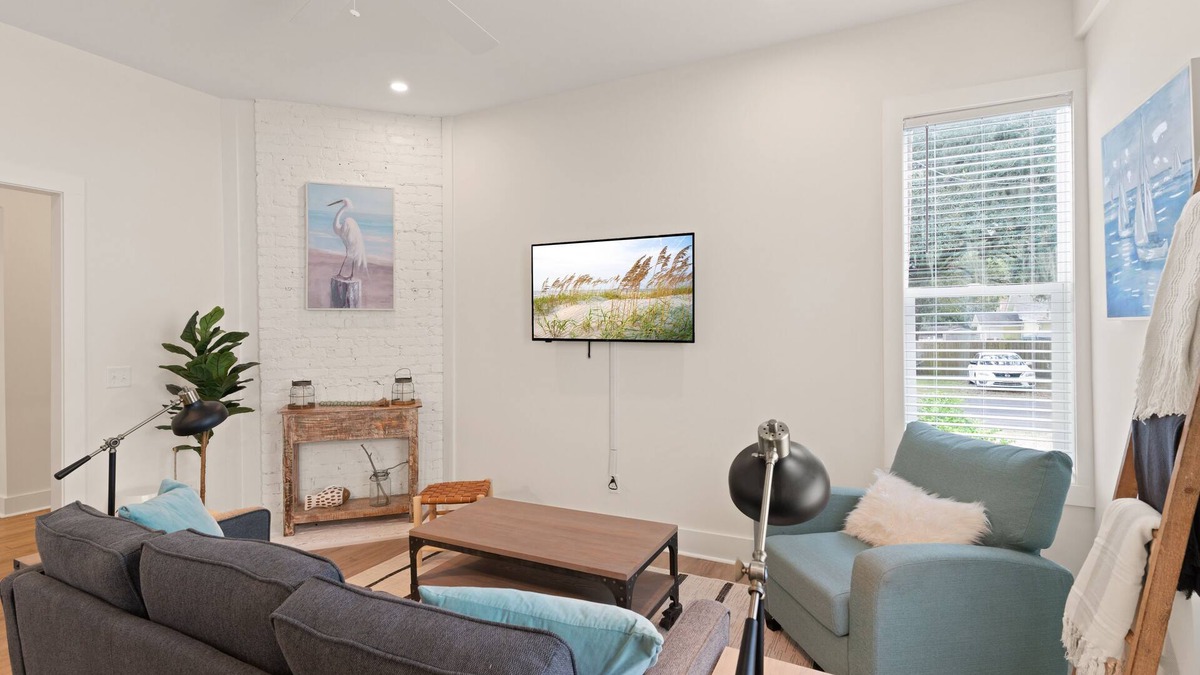 Brunswick House | Salt on Wolfe | 2 Bed, 1 Bath