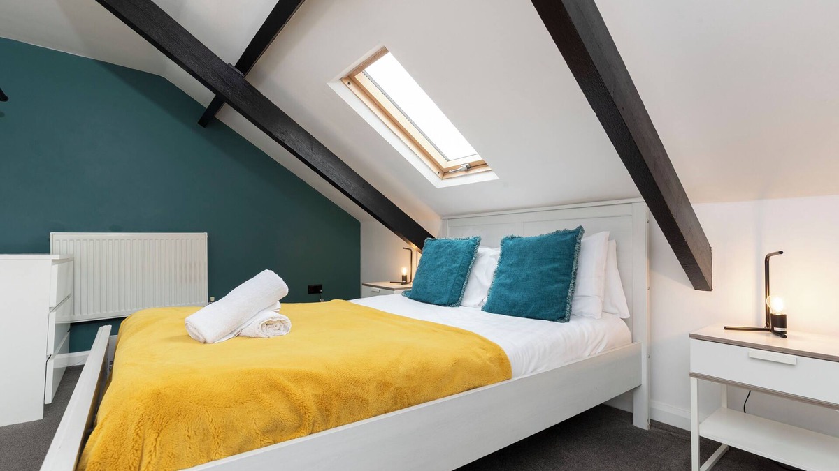 Gateshead House | Salt & Sage City Retreat for 7 in Gateshead