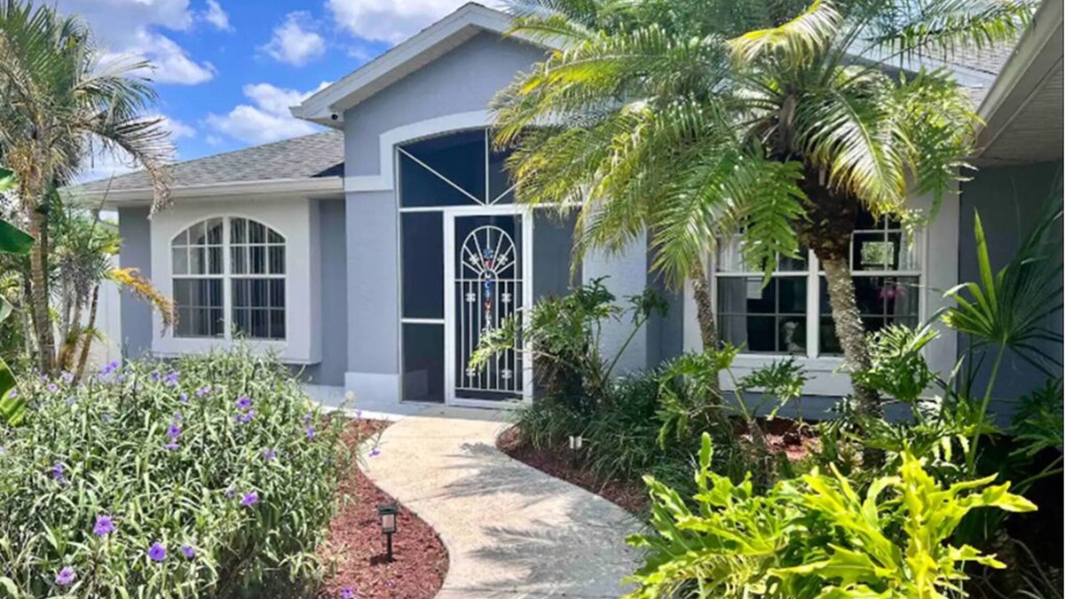 North Port House | Salt Water Pool & Spa Escape