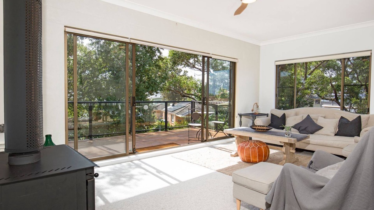 Culburra Beach Cottage | Saltbush Cottage - Pet Friendly - 1 Min Walk to Beach