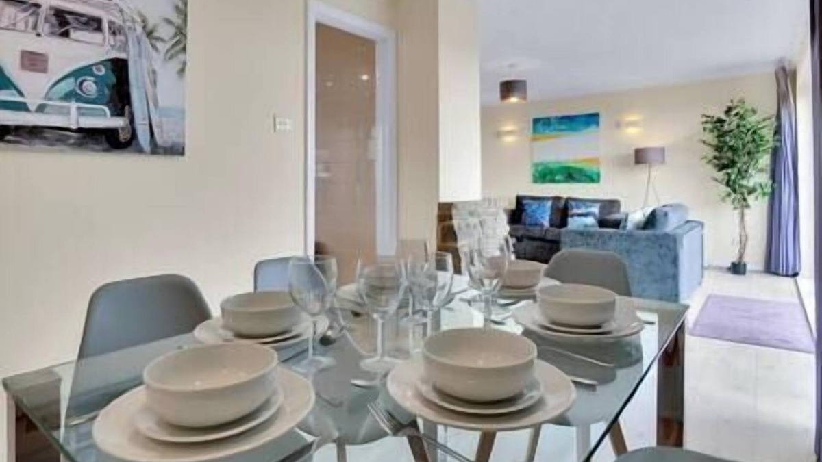 Saltdean Apartment | Saltdean Sea Haven + Parking