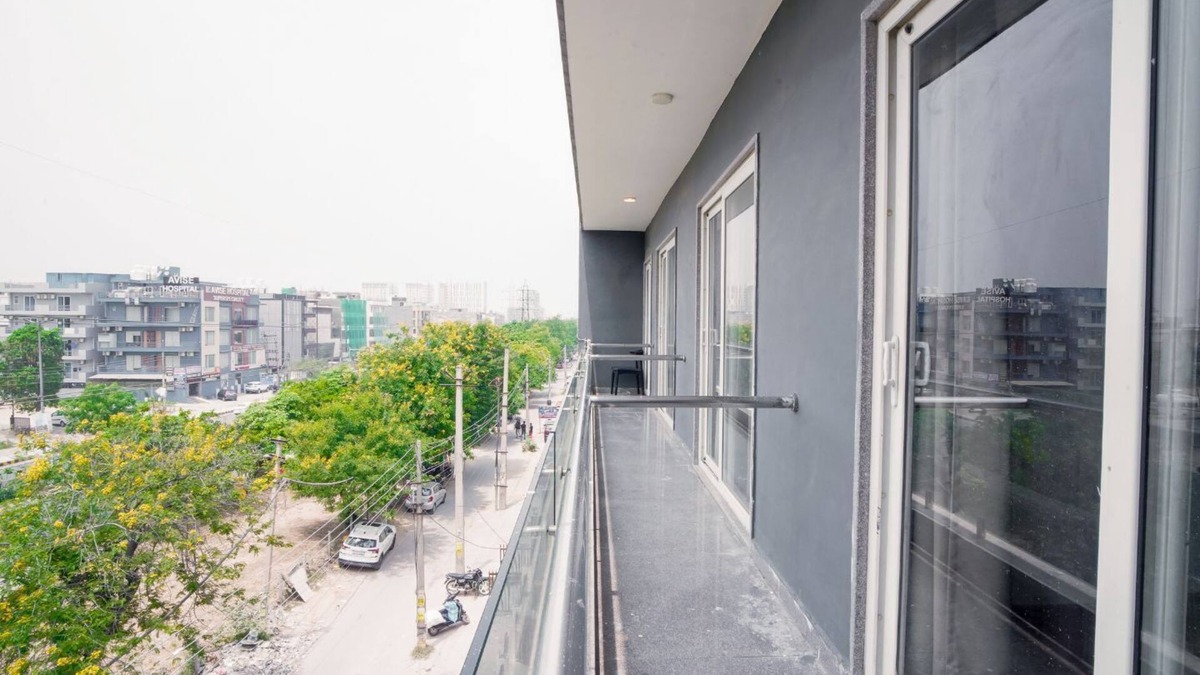 Sector 39 Hotel | Saltstayz Express – Medicity (Near Medanta Hospital)